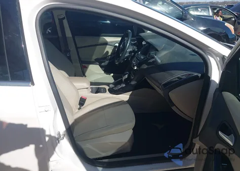 2013 Ford Focus Electric z USA, uszkodzony, nr VIN 1FADP3R46DL125972